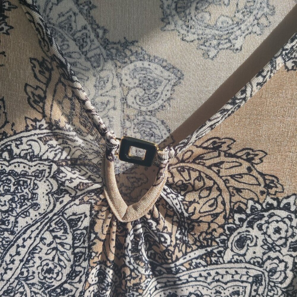 Jaclyn Smith top in tan, black and white paisley, long sleeve and longer length. - Picture 3 of 5